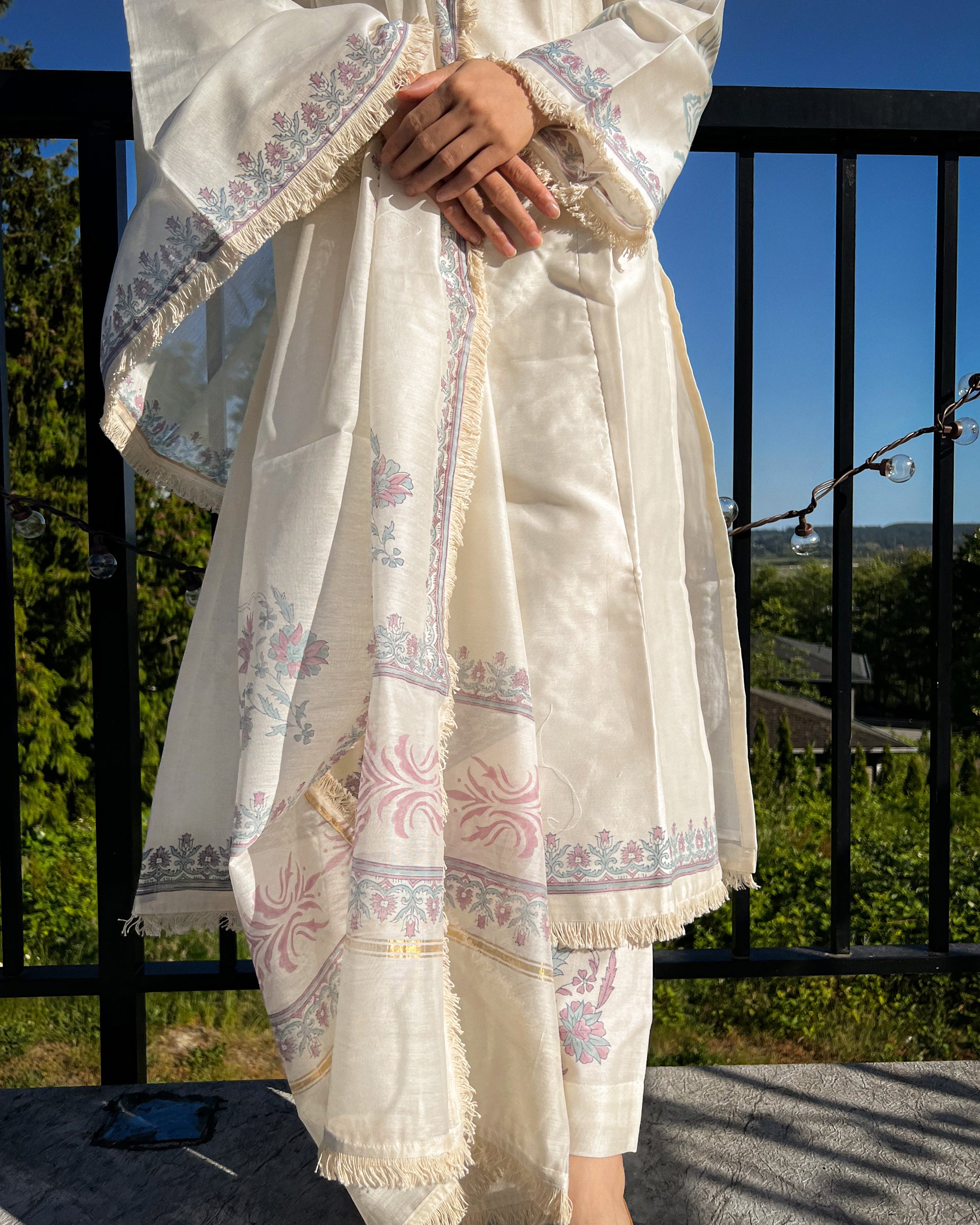 White Chanderi Kurta Set with Hand-Painted Motifs