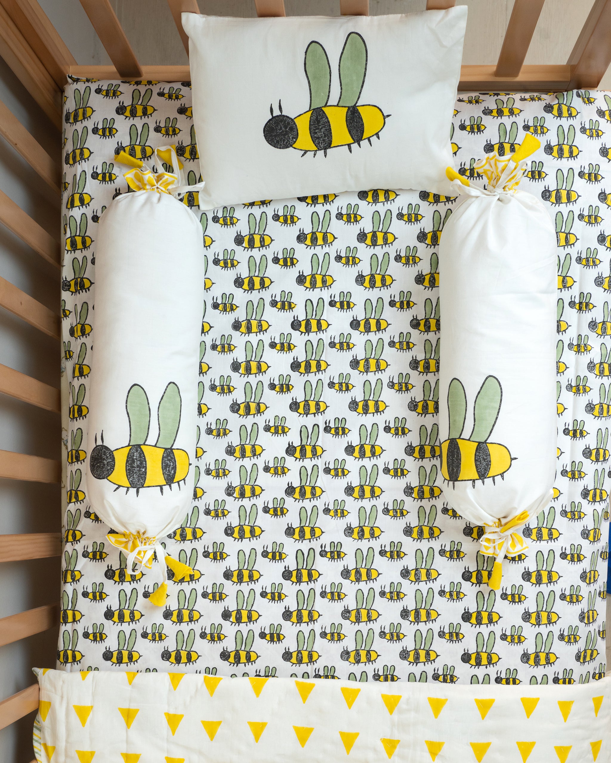 Cozy Honey Bee Quilt