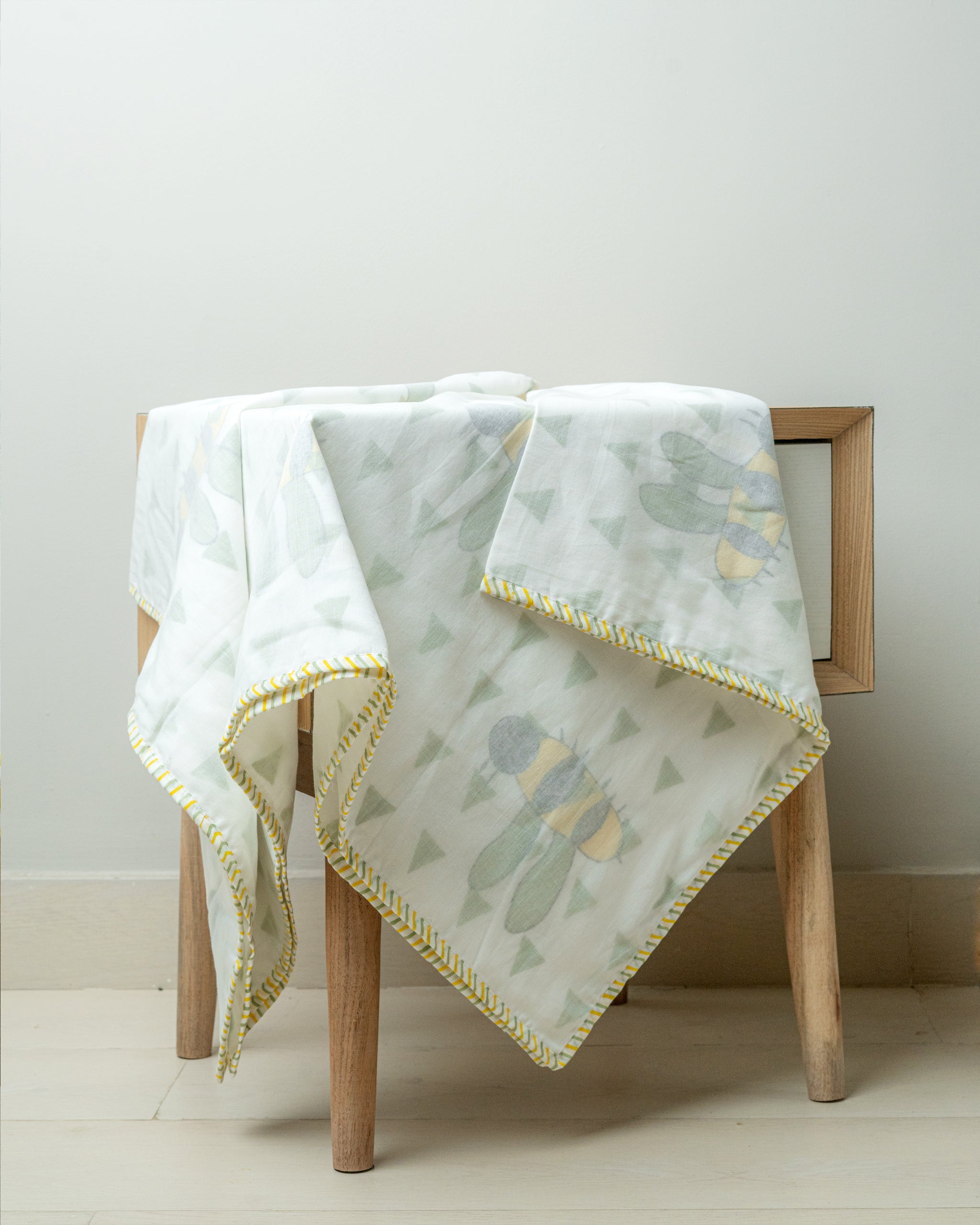 Buzzing Honey Bee Dohar